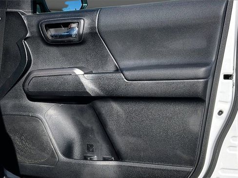 Used 2022 Toyota Tacoma TRD Sport w/ Technology Package image 26