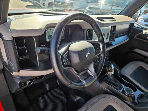 Used 2023 Ford Bronco Wildtrak image 14