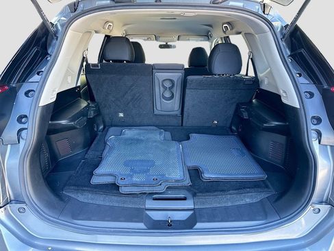 Used 2017 Nissan Rogue SV image 26