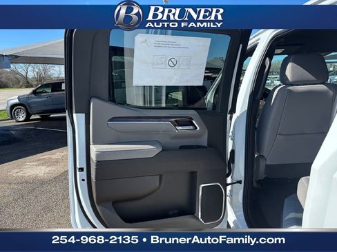 New 2026 GMC Sierra 1500 SLE image 13