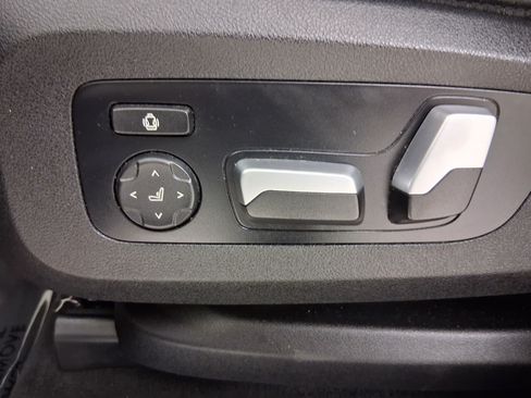 Used 2025 BMW X5 xDrive40i w/ M Sport Package AWD/4WD image 16