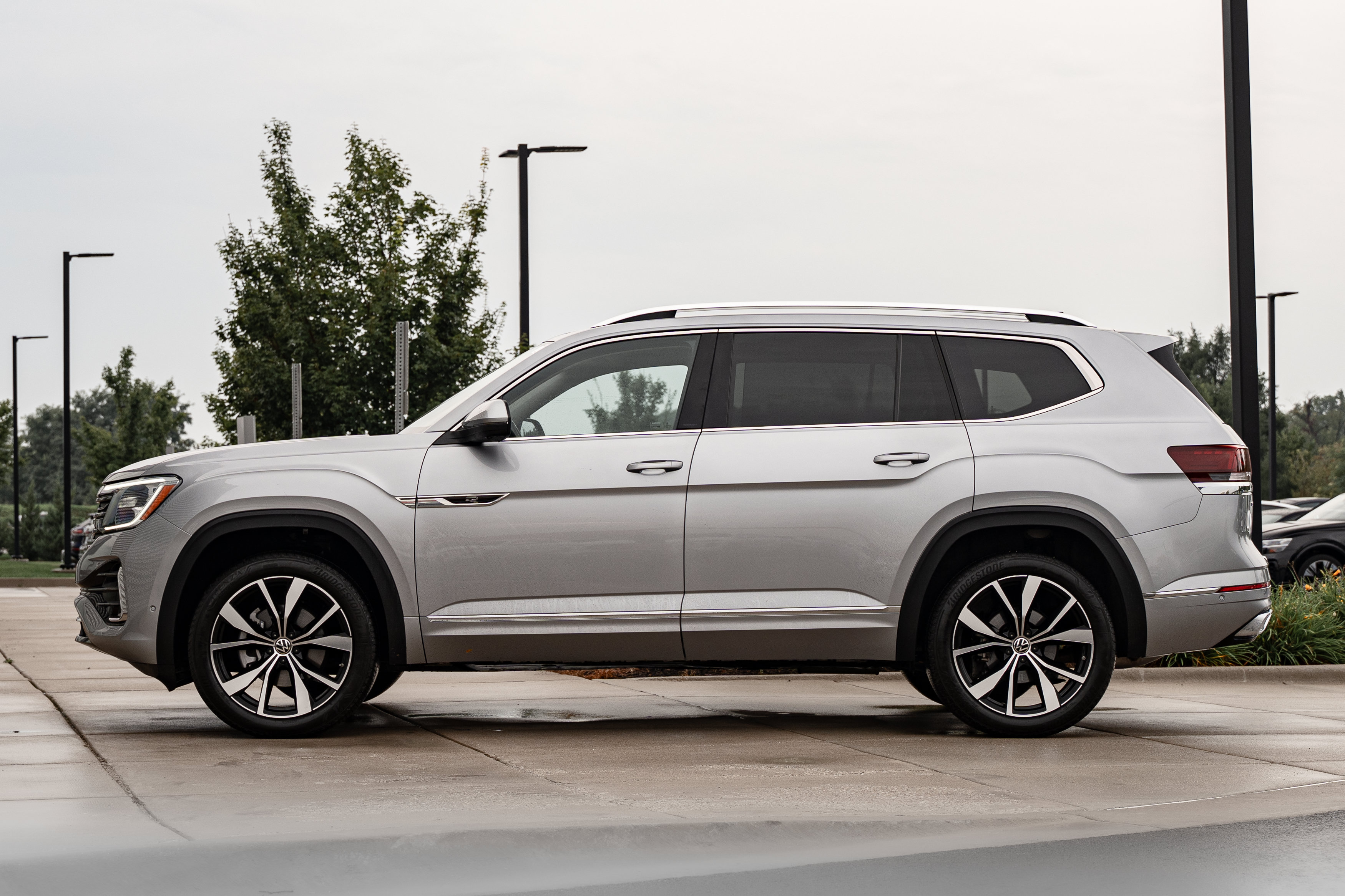 Used 2024 Volkswagen Atlas SEL Premium R-Line AWD/4WD image 6