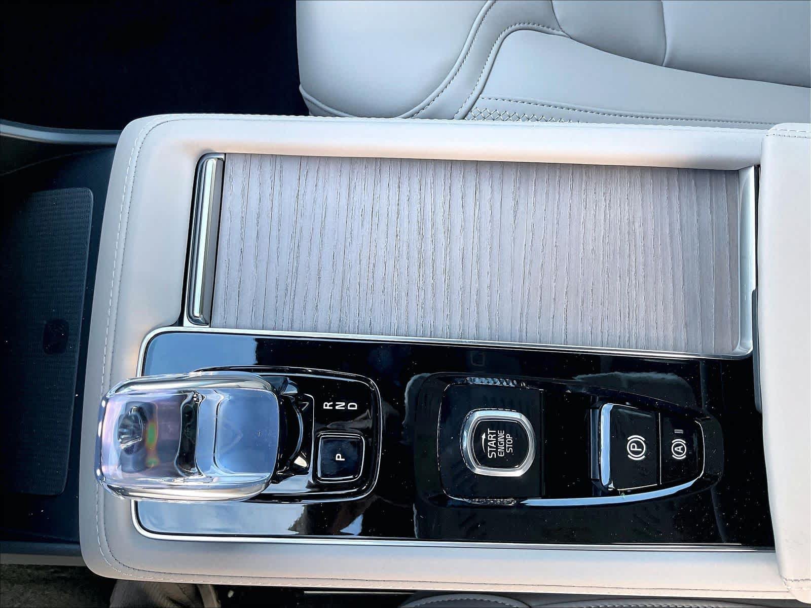New 2027 Volvo XC90 T8 Plus AWD/4WD image 10