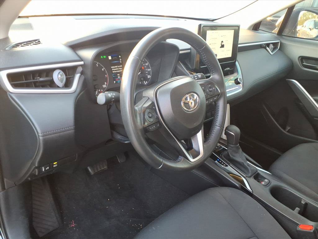 Used 2025 Toyota Corolla Cross LE FWD image 18