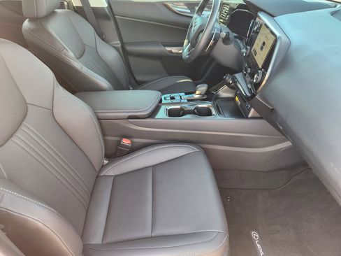 Used 2025 Lexus NX 250 FWD w/ Premium Package image 18