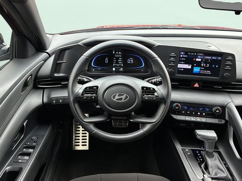Certified 2025 Hyundai Elantra Sport FWD image 17