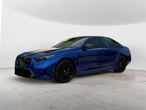 Used 2025 BMW M5 w/ Carbon Package image 3