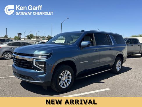 Certified 2025 Chevrolet Suburban LS AWD/4WD image 1