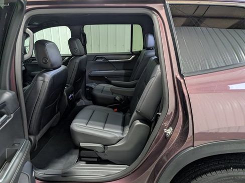 Used 2026 GMC Acadia Elevation w/ Elevation Premium Package AWD/4WD image 9