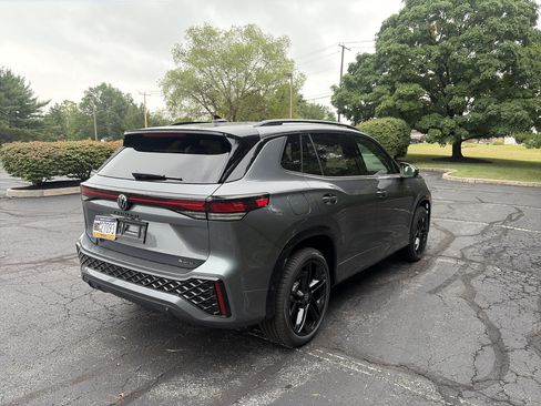 New 2026 Volkswagen Tiguan SE R-Line AWD/4WD image 4