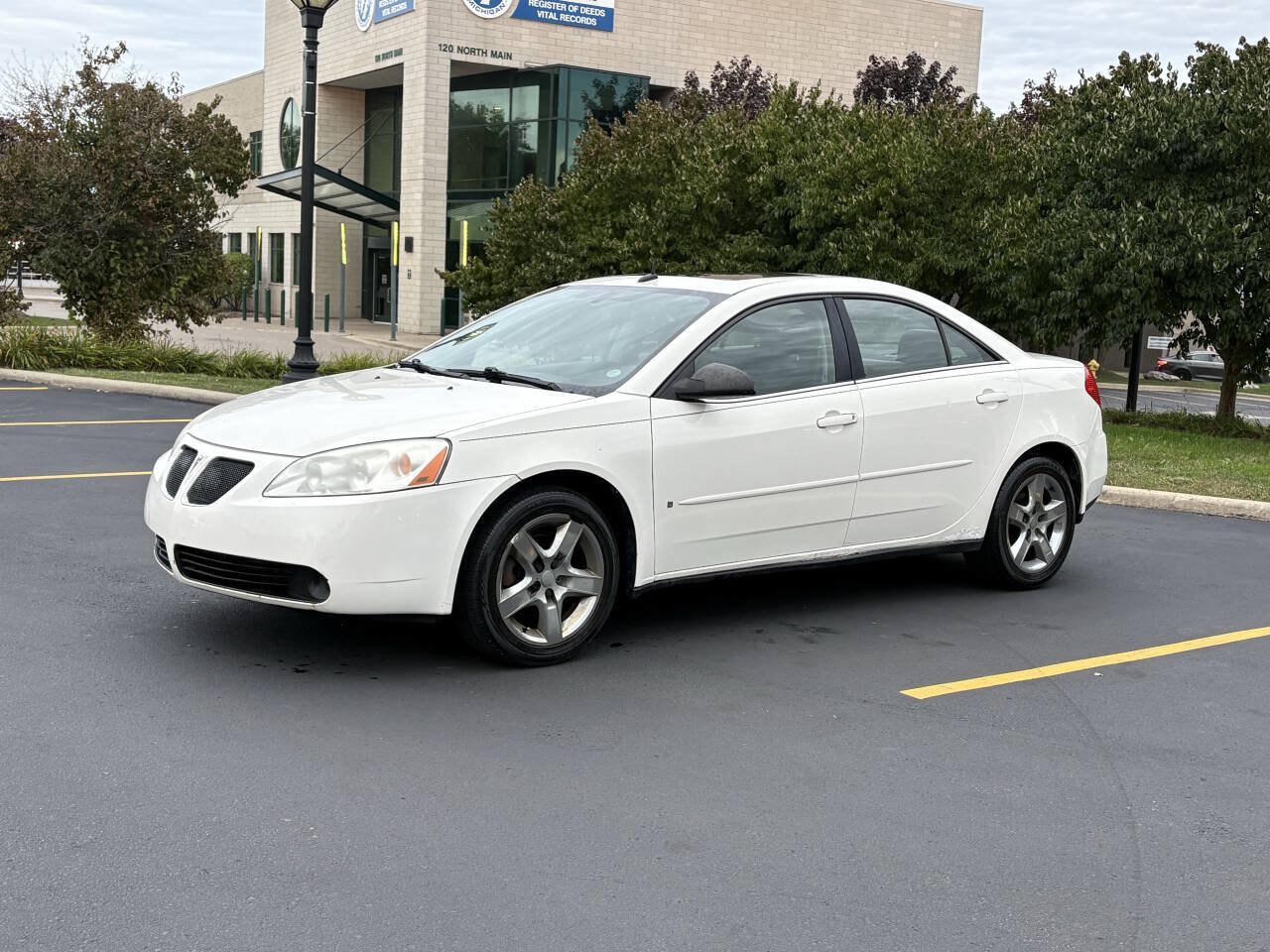 Used 2008 Pontiac G6 Sedan w/ Sun And Sound Package FWD image 2