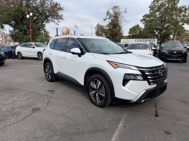 Used 2024 Nissan Rogue SL w/ SL Premium Package AWD/4WD image 3