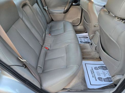 Used 2005 Saturn L-Series L300 FWD image 32