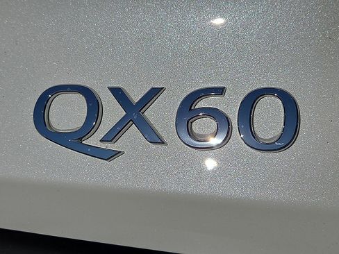 Used 2025 INFINITI QX60 Sensory w/ Vision Package AWD/4WD image 9