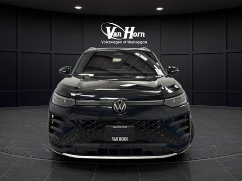 Used 2025 Volkswagen Tiguan SEL R-Line AWD/4WD image 2