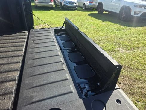 Used 2022 GMC Sierra 1500 SLT AWD/4WD image 34