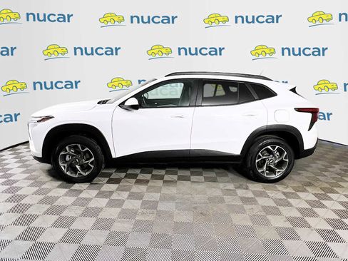 Used 2025 Chevrolet Trax LT w/ LT Convenience Package image 4
