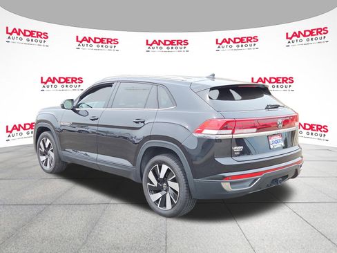 Used 2024 Volkswagen Atlas Cross Sport SE FWD image 5