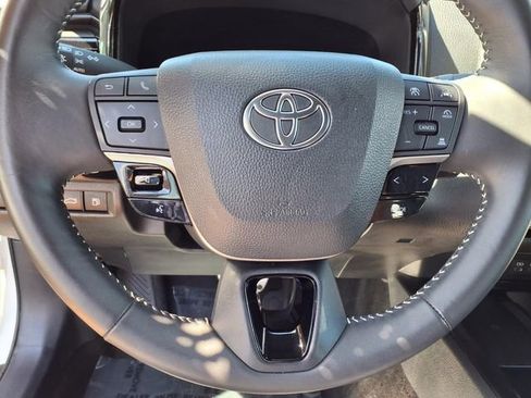 Used 2025 Toyota Camry SE FWD image 14