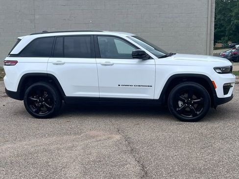 Used 2024 Jeep Grand Cherokee Limited w/ Black Appearance Package AWD/4WD image 46