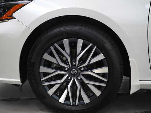 Used 2023 Nissan Altima 2.5 SV w/ SV Premium Package image 26