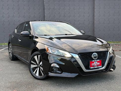 Used 2019 Nissan Altima 2.5 SV image 3
