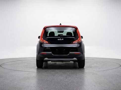 Used 2025 Kia Soul LX w/ LX Technology Package FWD image 7