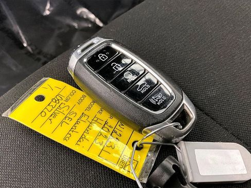 Used 2023 Hyundai Elantra SEL image 11