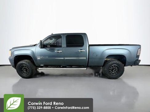 Used 2011 GMC Sierra 2500 Denali w/ Suspension Package, Off-Road AWD/4WD image 5