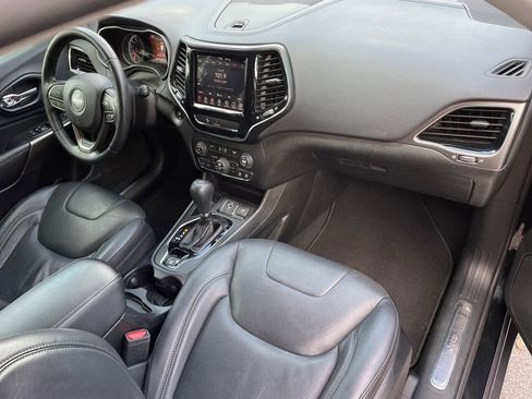 Used 2019 Jeep Cherokee Limited image 10