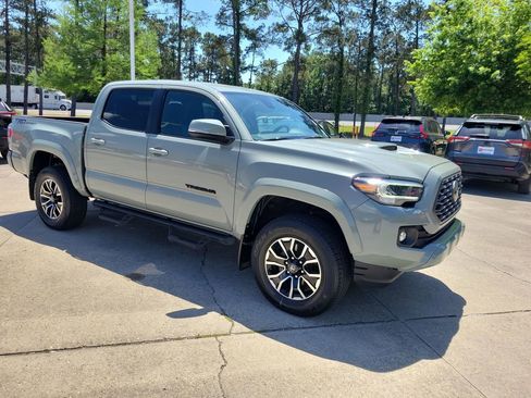 Used 2022 Toyota Tacoma TRD Sport w/ Technology Package image 9