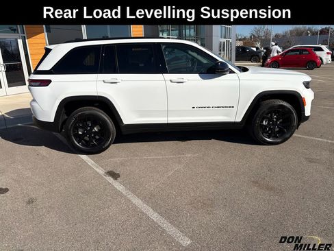 New 2025 Jeep Grand Cherokee Altitude image 8