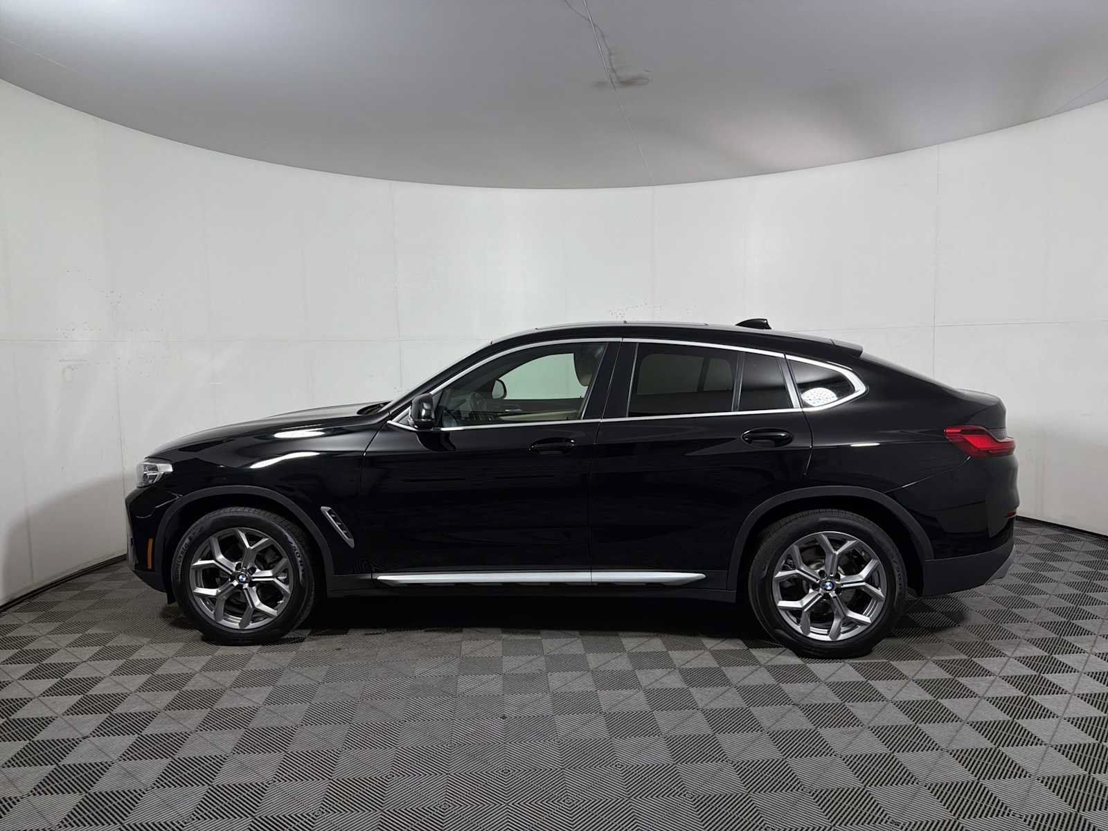 Used 2023 BMW X4 xDrive30i w/ Premium Package AWD/4WD image 4