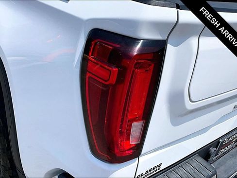 Used 2020 GMC Sierra 1500 SLT w/ X31 Off-Road Package AWD/4WD image 23