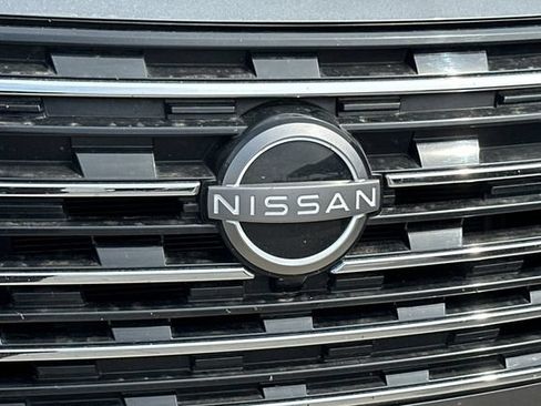 Used 2025 Nissan Rogue SV AWD/4WD image 9