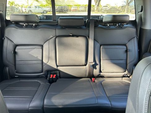 Used 2022 GMC Sierra 2500 Denali image 14