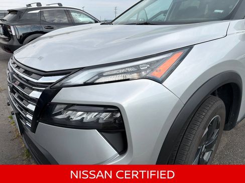 Used 2025 Nissan Rogue SV AWD/4WD image 1
