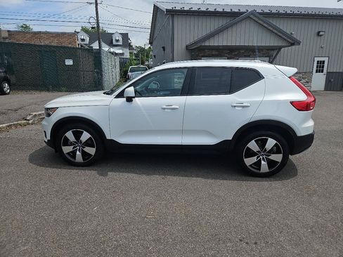 Used 2021 Volvo XC40 T5 Momentum w/ Protection Package Premier AWD/4WD image 6