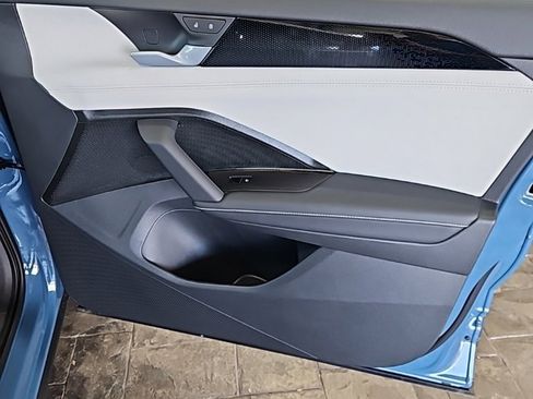 New 2025 Volkswagen Tiguan SE image 11