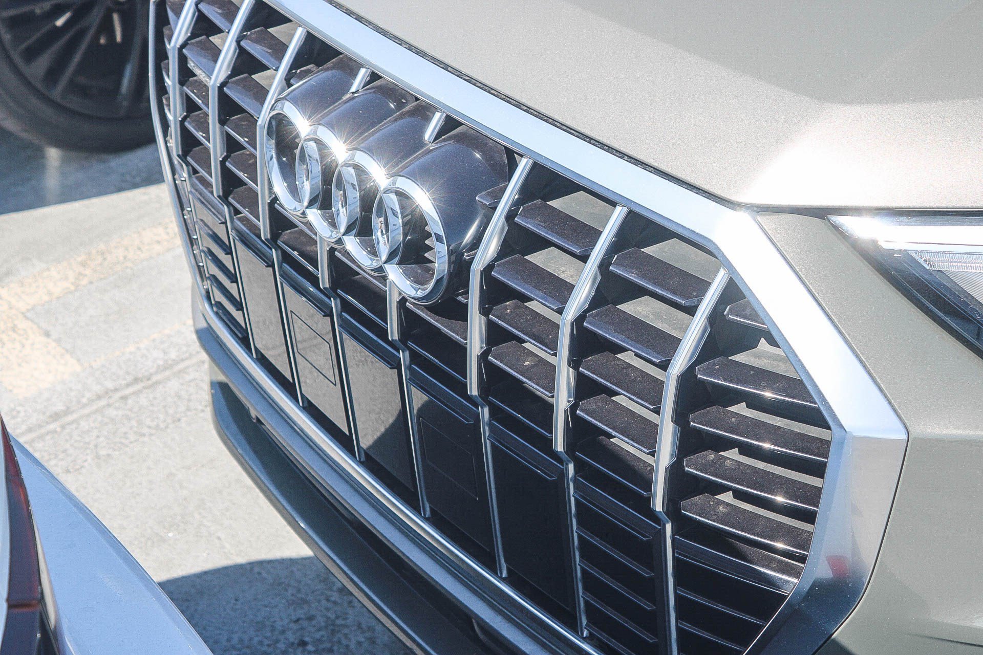 Used 2020 Audi Q3 2.0T Premium w/ Convenience Package AWD/4WD image 7