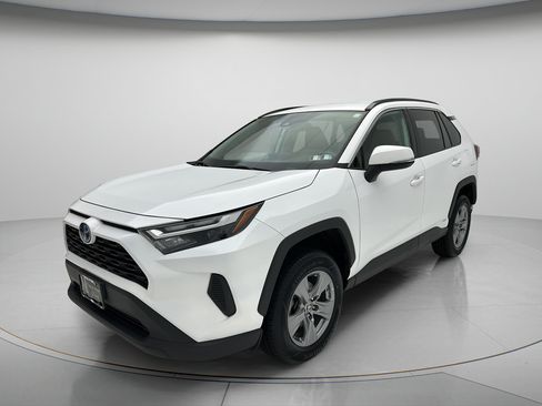 Used 2023 Toyota RAV4 LE AWD/4WD image 3