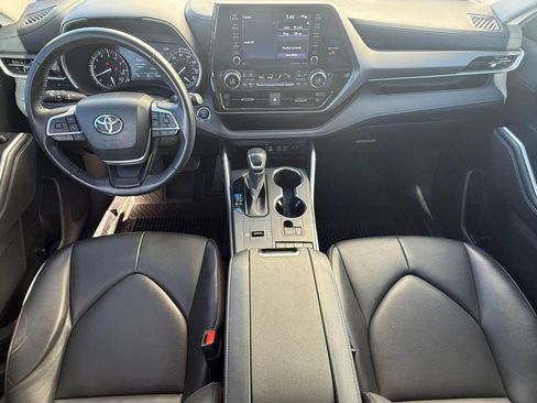 Used 2022 Toyota Highlander XLE image 15
