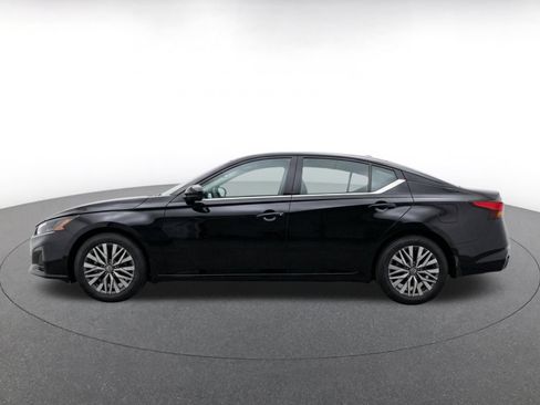 Used 2025 Nissan Altima 2.5 SV FWD image 4