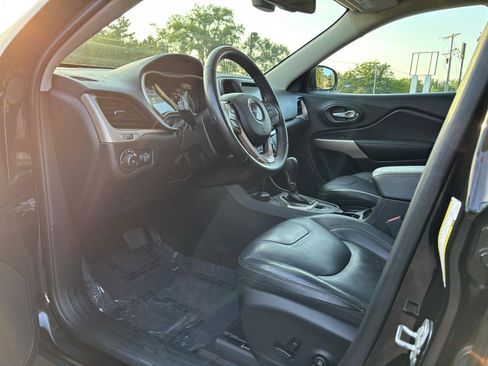 Used 2017 Jeep Cherokee Limited AWD/4WD image 16