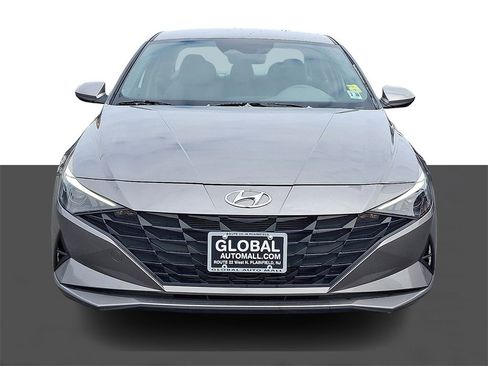 Used 2023 Hyundai Elantra SEL image 2