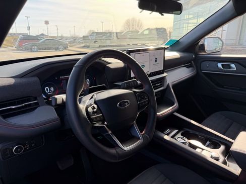 Certified 2025 Ford Explorer ST-Line w/ ST-Line Street Pack image 9
