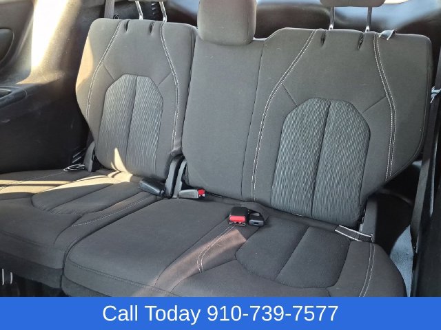 Used 2022 Chrysler Pacifica Touring FWD image 28