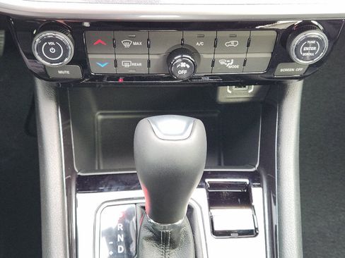 New 2026 Jeep Compass Latitude image 14