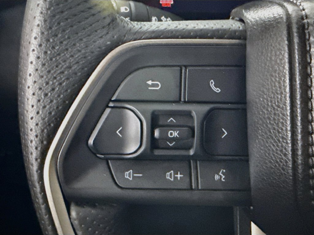 Used 2025 Toyota Tundra Limited AWD/4WD image 11