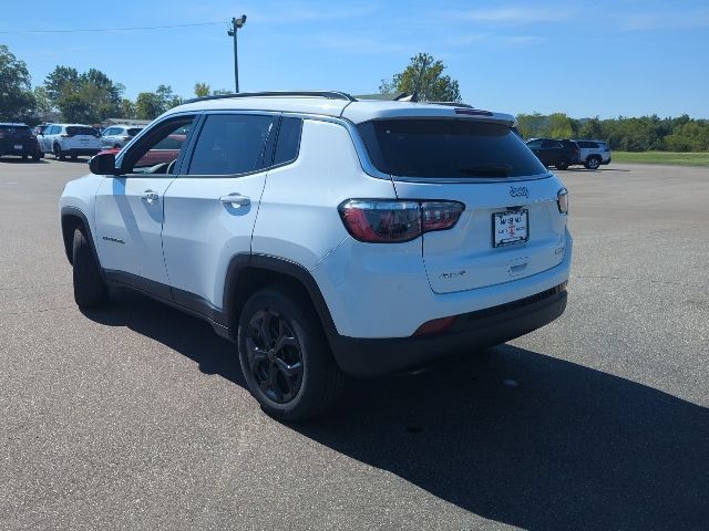 Used 2025 Jeep Compass Latitude AWD/4WD image 29